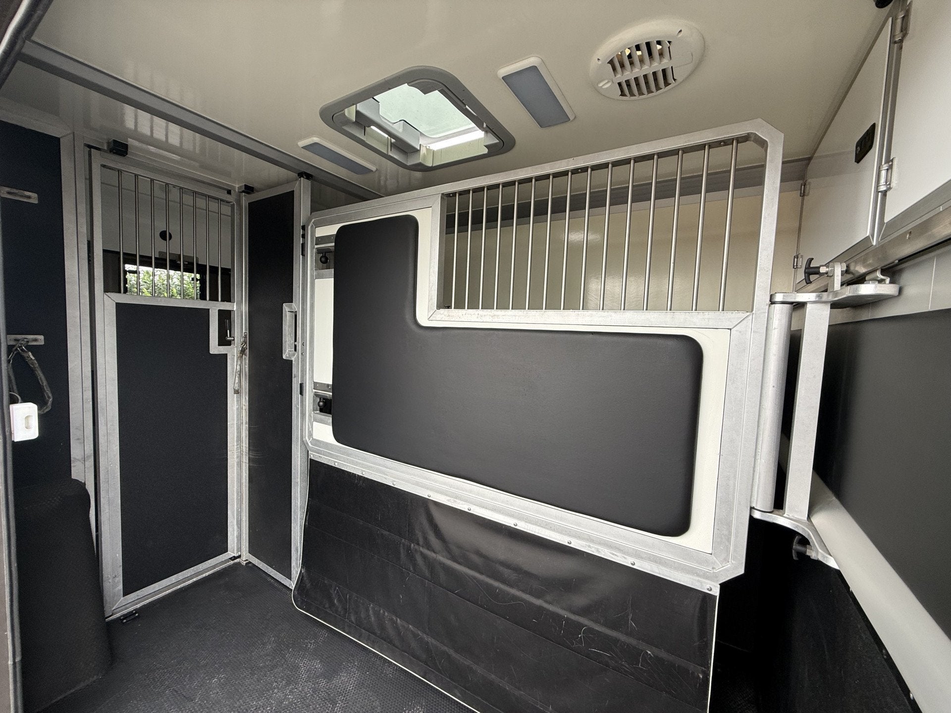 Renault Master | HORSETRUCK | STX | STALLION 3XL | 2020 | HE, Dieren en Toebehoren, Weduwestraat 12
4884MV  WERNHOUT, NL, Paardenwagentje NL | MVV HORSETRUCKS