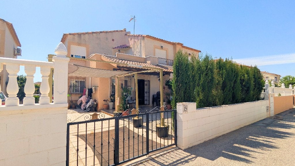 Quad woning te koop in Lo Crispin, Algorfa, 120 m², Dorp, Spanje, Woonhuis