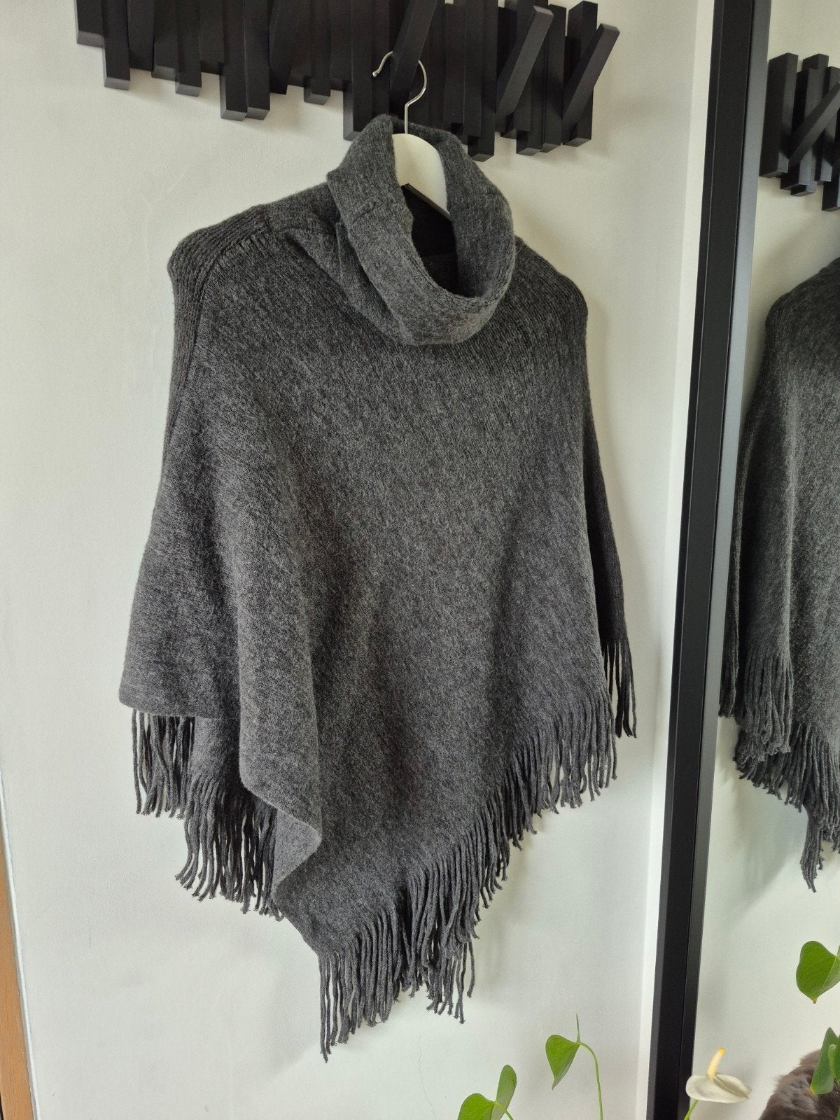 Poncho Pieces NIEUW MET LABEL, Kleding | Dames, Mutsen, Sjaals en Handschoenen, Pieces, Ophalen of Verzenden, Nieuw