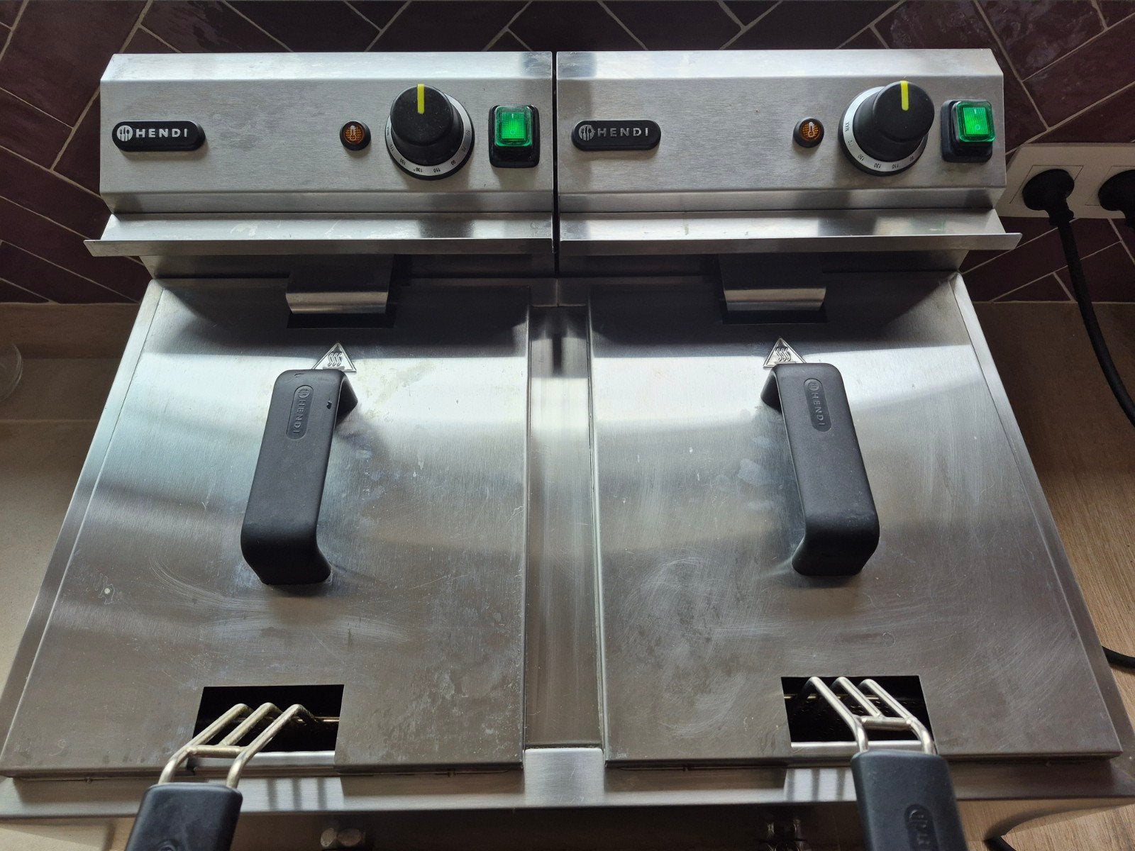 Friteuses Hendi 8x2 avec robinet., Electroménager, Enlèvement