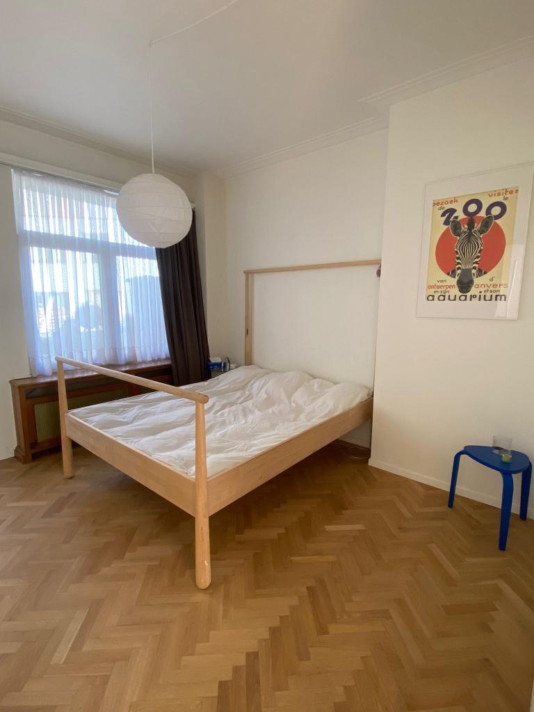 Stijlvol houten tweepersoonsbed (160 cm) met hoog hoofdeinde, Beige, Comme neuf, Enlèvement, 200 cm