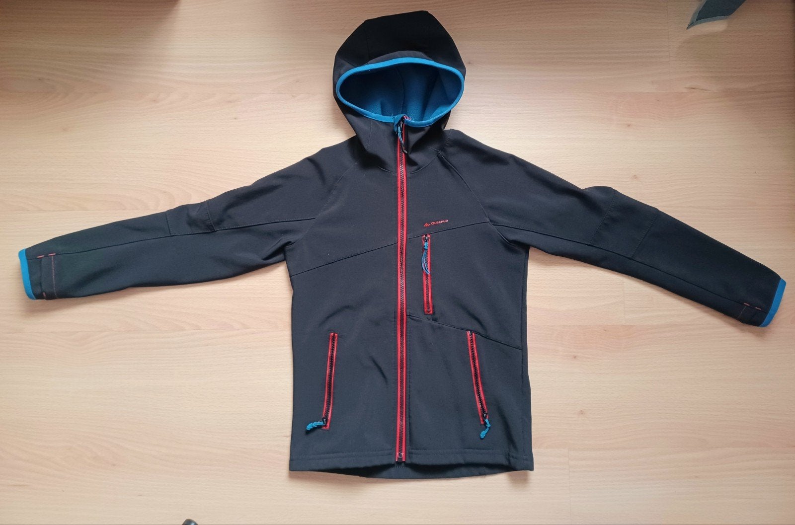 Softshell jas Quechua Decathlon met kap  maat 128, Kinderen en Baby's, Ophalen, Jongen of Meisje, Zo goed als nieuw, Quechua, Decathlon