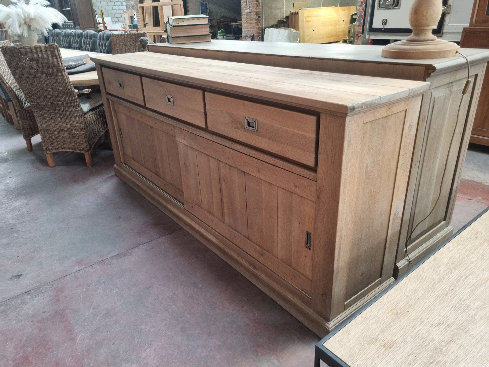 Buffet art en chêne, 25 à 50 cm, 200 cm ou plus, Chêne, .