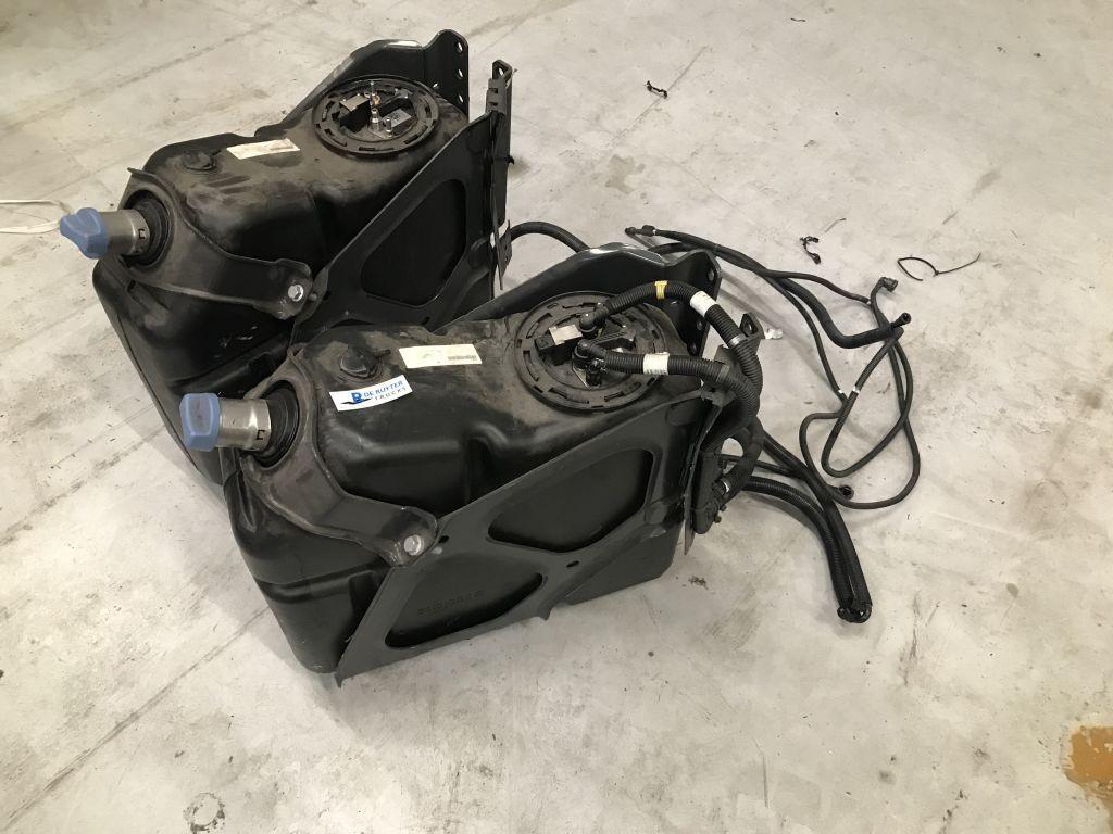 Mercedes-Benz Ad-blue tank met vlotter en steun, Utilisé, Mercedes-Benz