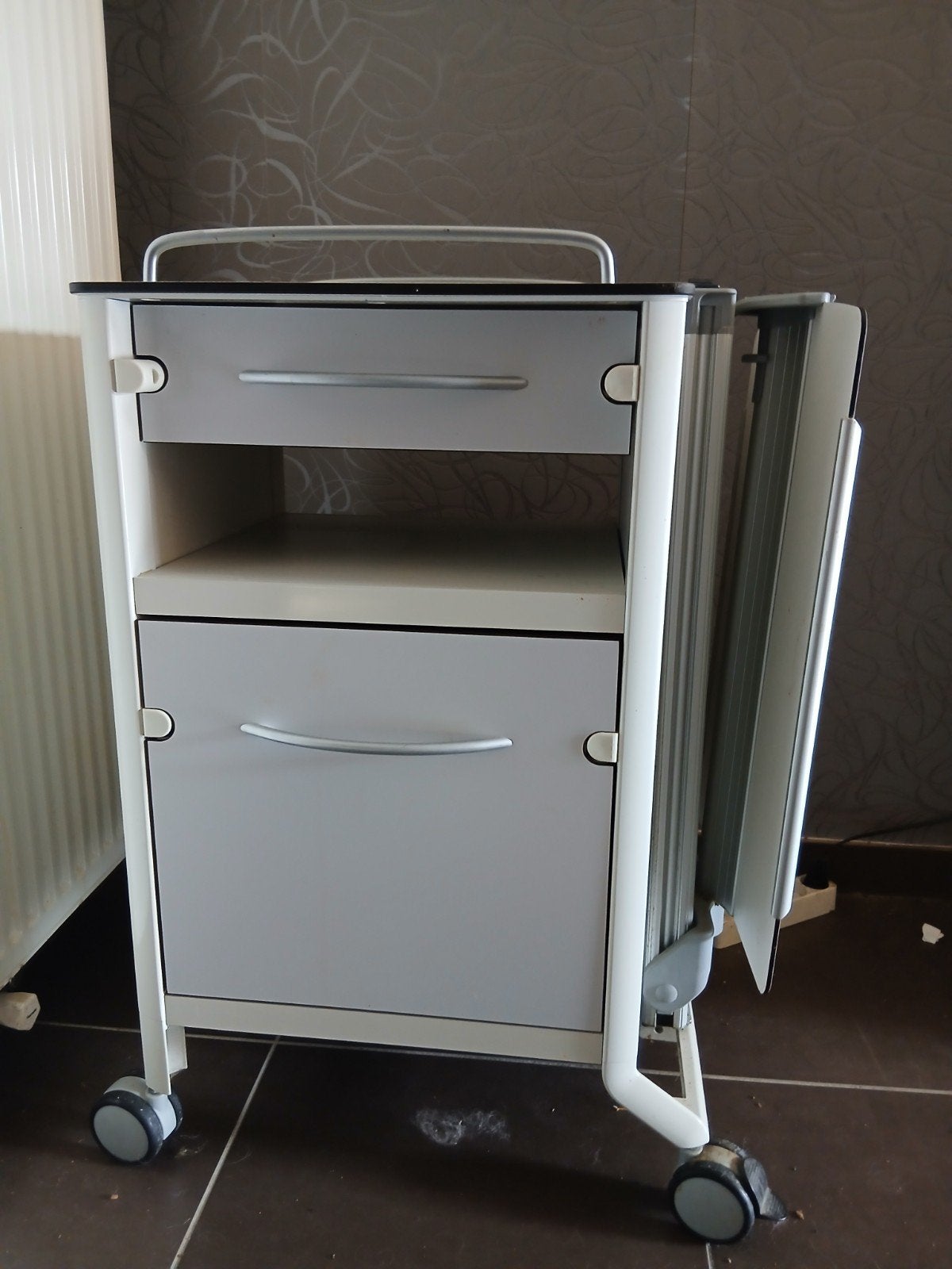 ziekenhuis kast, Ophalen