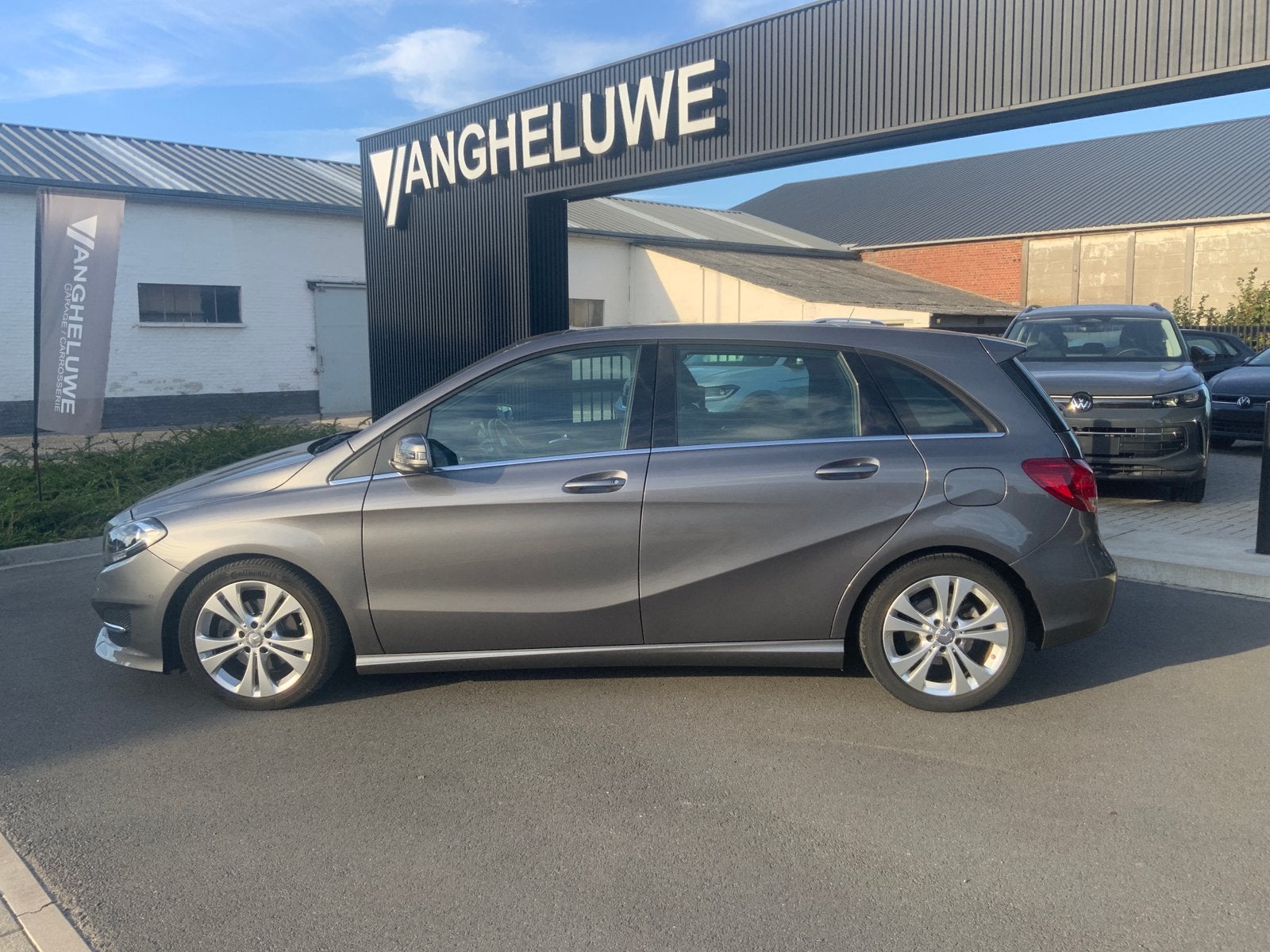 Mercedes-Benz B180, Dealer onderhouden, 4 cilinders, Leder en Stof, 127 g/km