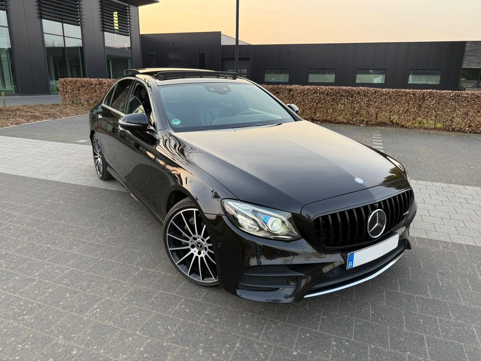 Mercedes E220D AMG PACK - PANO - FULL MOET WEG, Auto's, Mercedes-Benz, Automaat, 4 deurs, Euro 6, Zwart