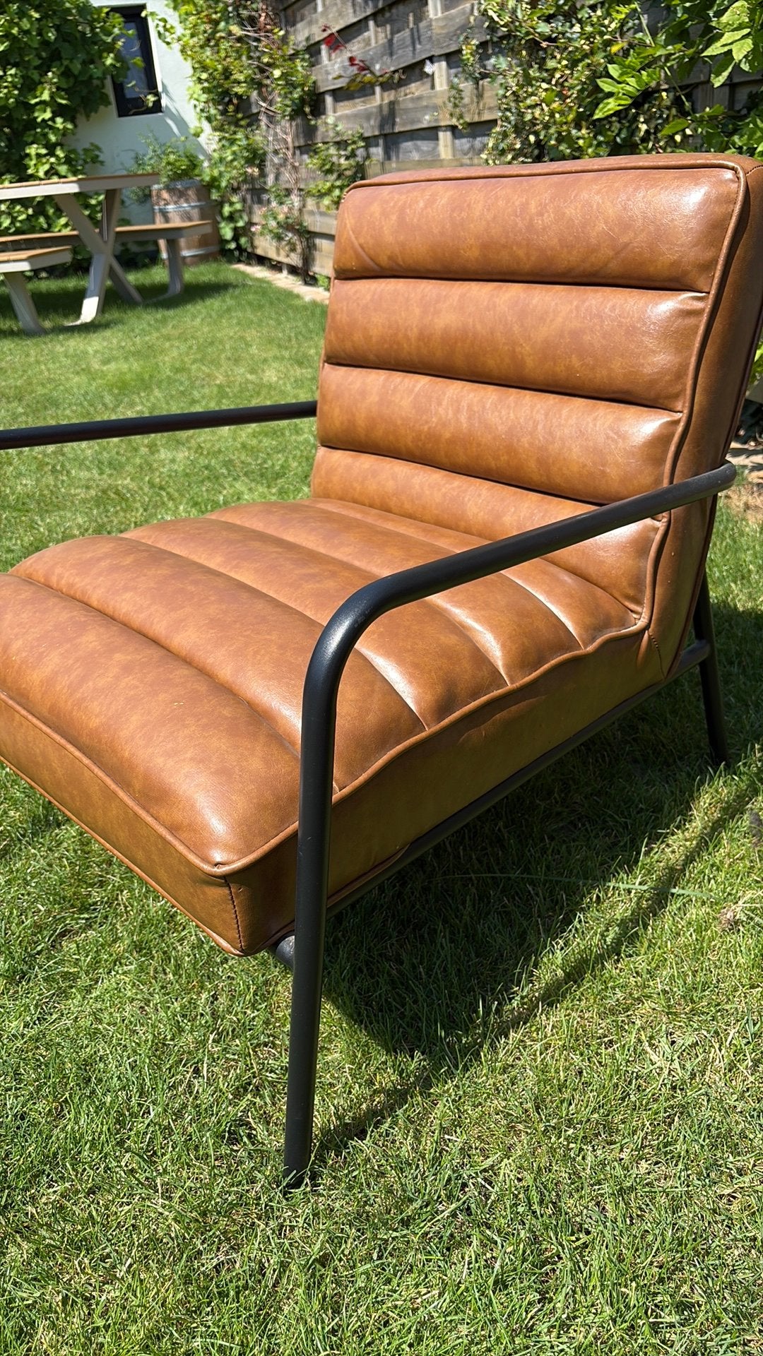 Te koop: Industriële fauteuil / loungestoel Cognac kunstleer, Huis en Inrichting, Ophalen, Zo goed als nieuw