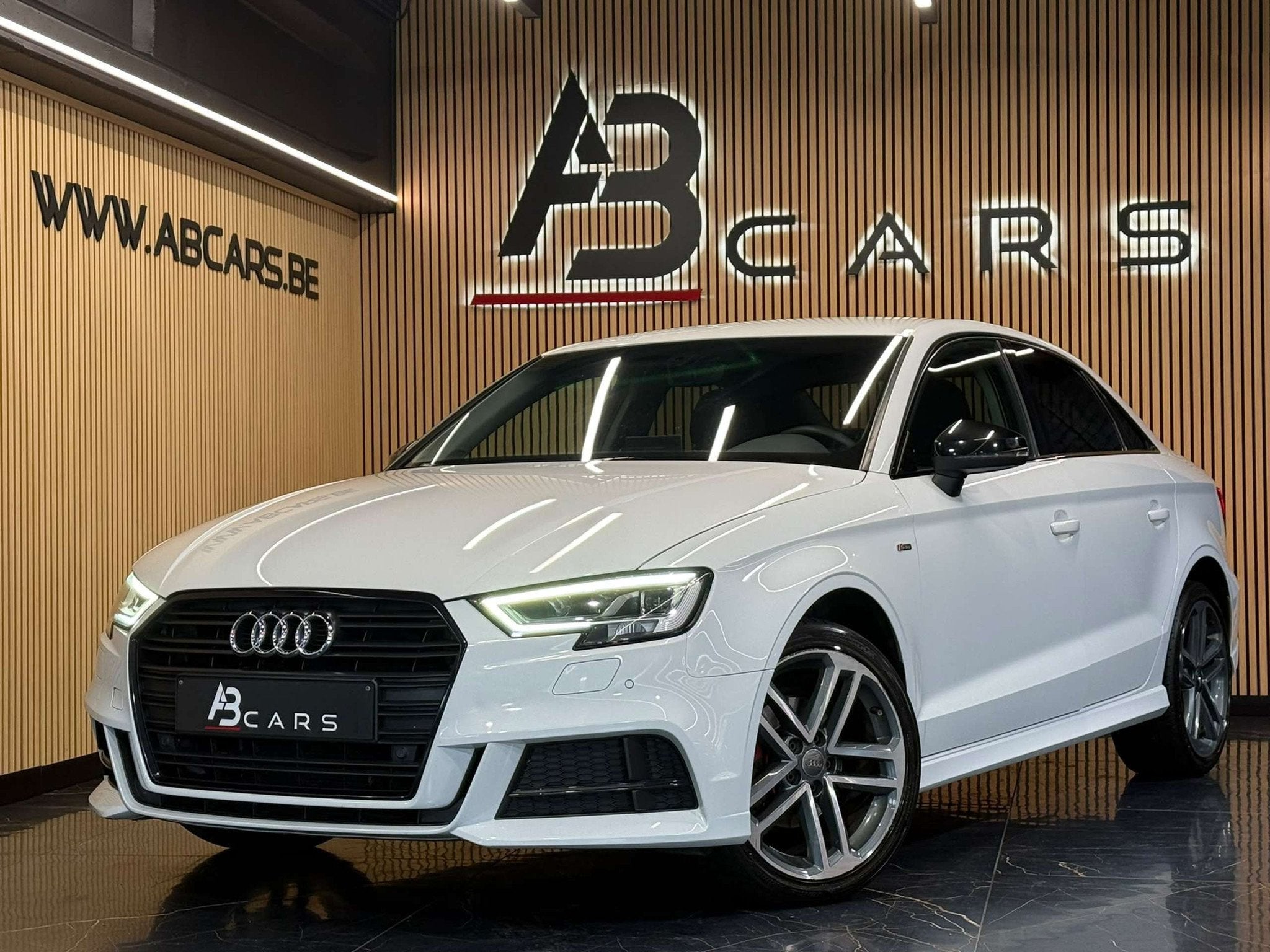 Audi A3 1.6 TDI S LINE * SEDAN - BERLINE * GARANTIE 12 MOIS, Autos, Achat, Entreprise, Tissu, 1598 cm³