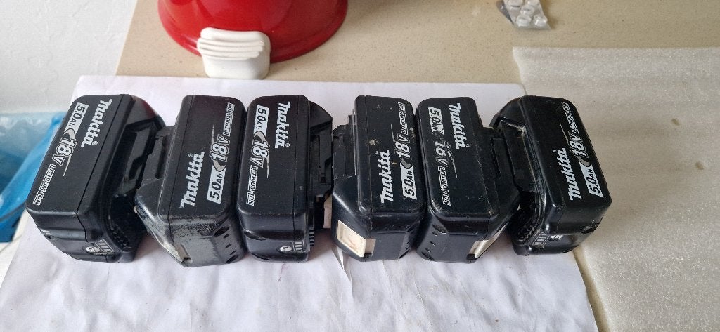 Nieuwe en Gebruikte Makita batterijen en opladers, Ophalen, Zo goed als nieuw