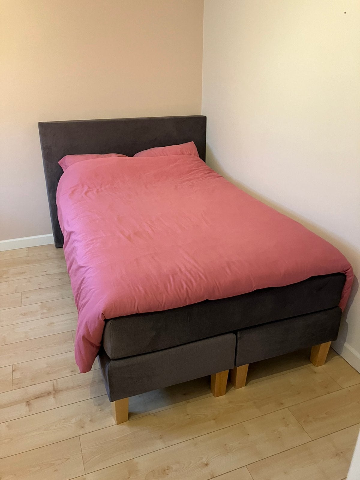 Boxspring met topper, donsdeken en kussens, Huis en Inrichting, Ophalen, Zo goed als nieuw, Twijfelaar