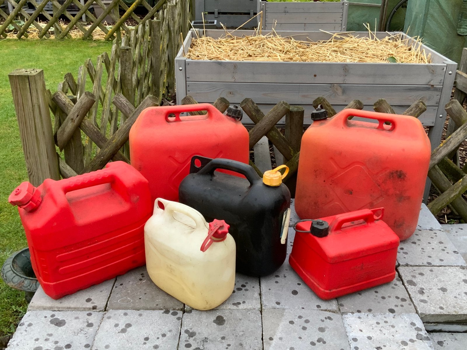 Bidons voor benzine, Ophalen, Zo goed als nieuw, Benzine