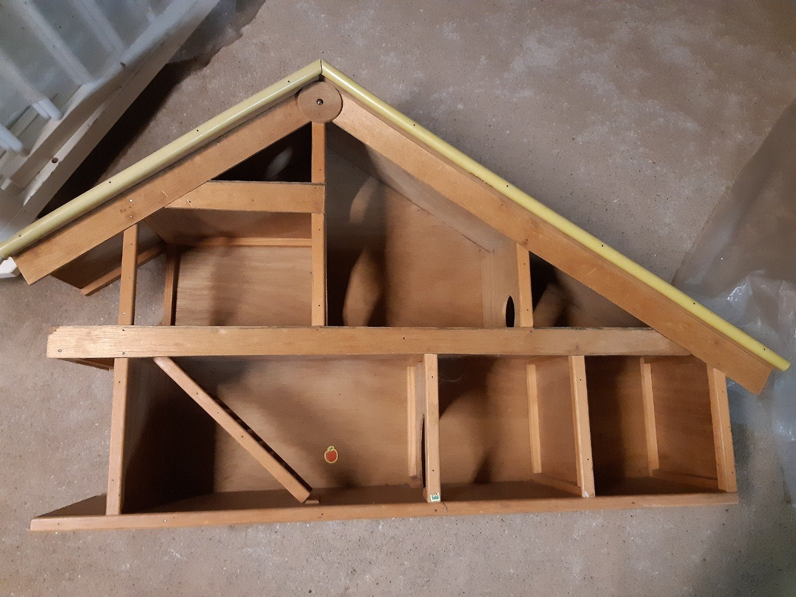 Houten poppenhuis, Ophalen