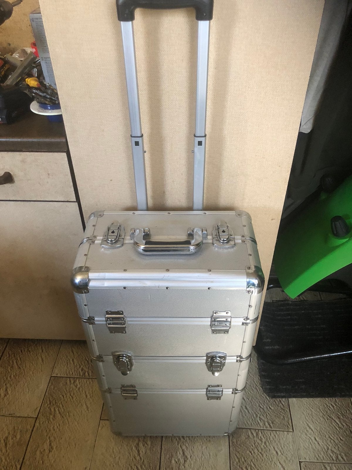 Vermijdbare beautycase, Ophalen, Zo goed als nieuw, Grijs, Met slot