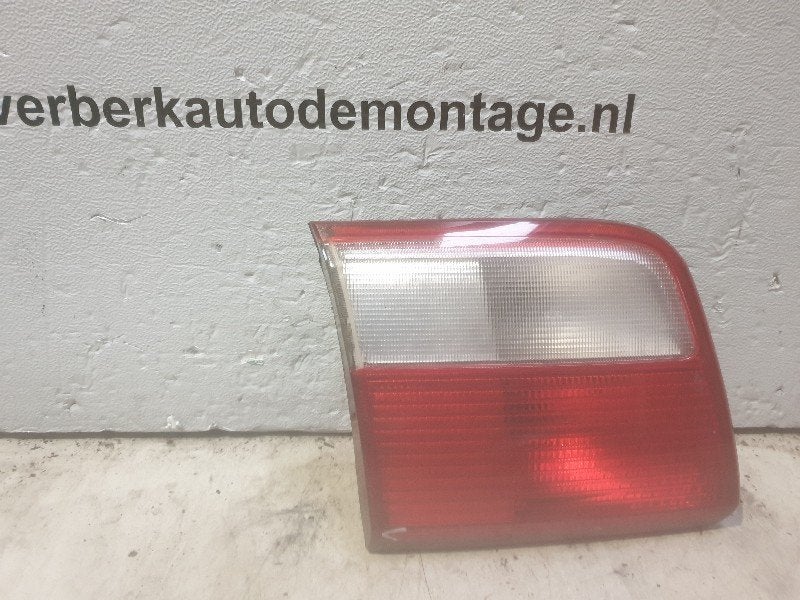 ACHTERLICHT LINKS ACHTERKLEP Opel Omega B (25 / 26 / 27), Gebruikt, Opel, Opel Automobile GmbH, Kontakt-opel@opel.com