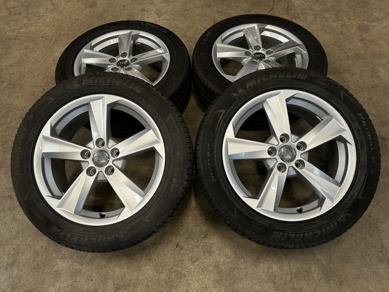 17 inch originele velgen + zomerbanden Audi Q2 81A601025B se, Autos : Pièces & Accessoires, Pneus et Jantes, 215 mm, Pneus été