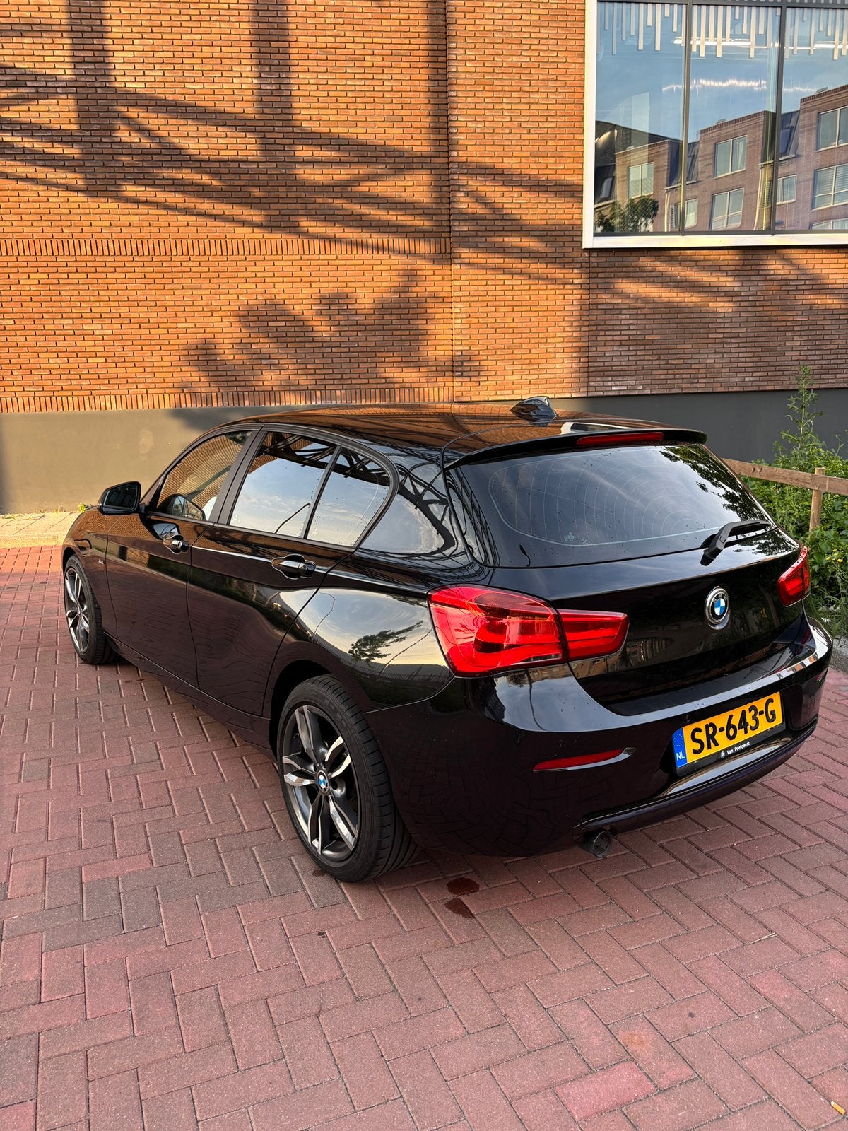 BMW 118D 2.0 Facelift - Automaat Sport M, Auto's, Automaat, 4 cilinders, Zwart, 5 deurs