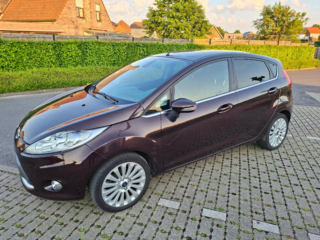 Ford Fiesta, Autos, Rouge, Achat, 50 kW, Boîte manuelle