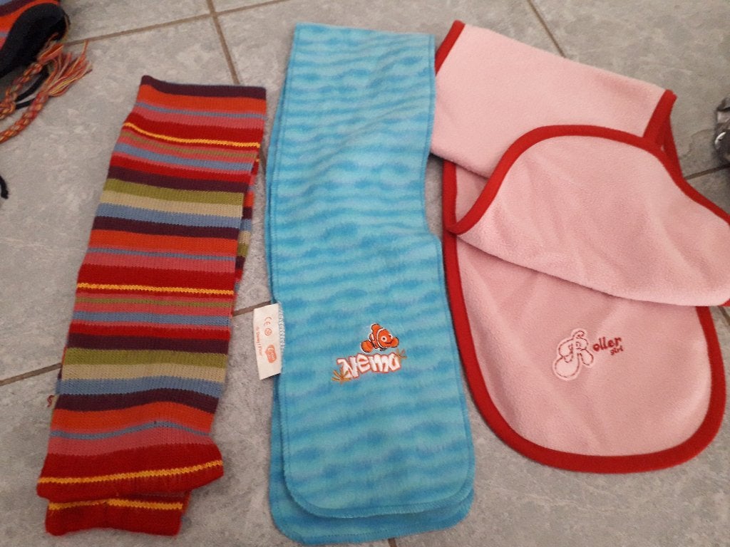 sjaal uit te kiezen, Kinderen en Baby's, Kinderkleding | Mutsen, Sjaals en Handschoenen, Ophalen of Verzenden, Sjaal