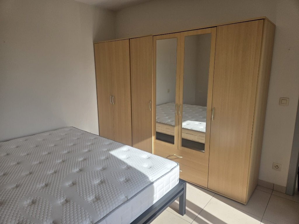 Bed matras lattenbodem + GRATIS kast en nachtkastje, Ophalen, Zwart, Tweepersoons, Zo goed als nieuw