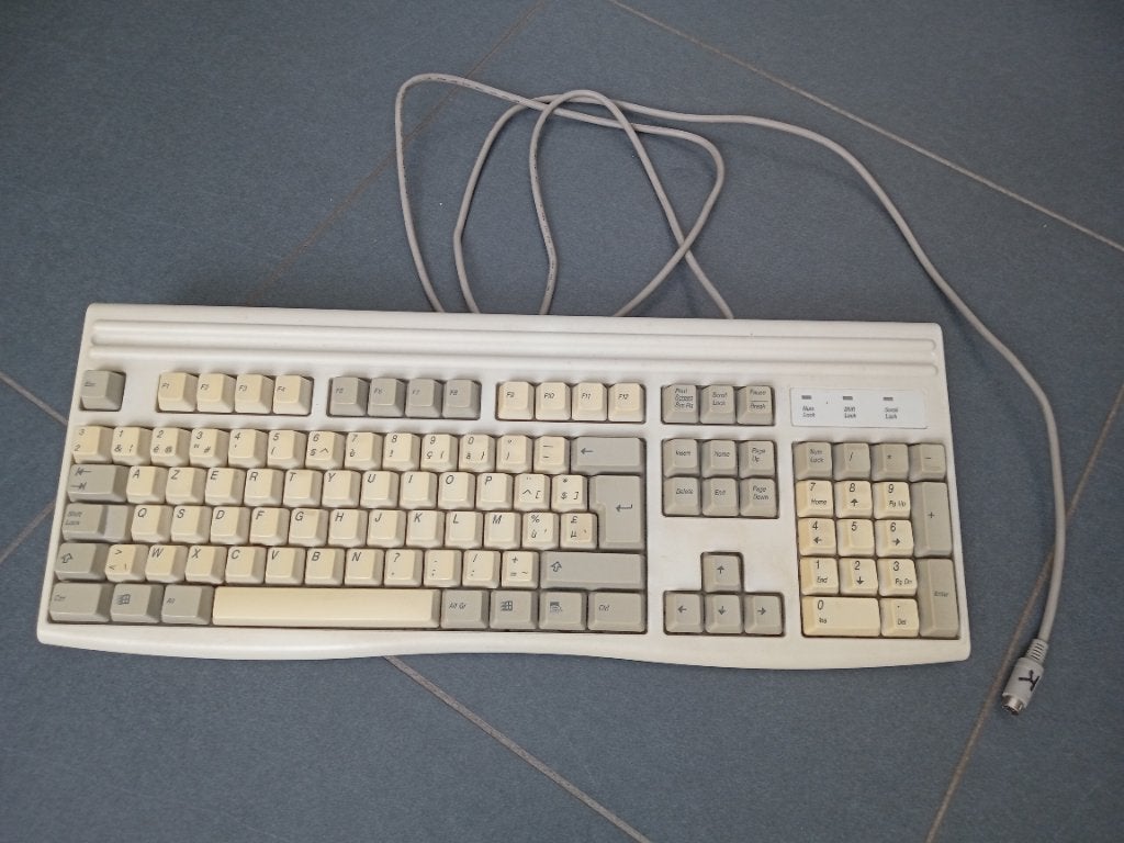 Clavier filaire Mitsumi, Informatique & Logiciels, Azerty, Enlèvement, Utilisé, Pavé numérique