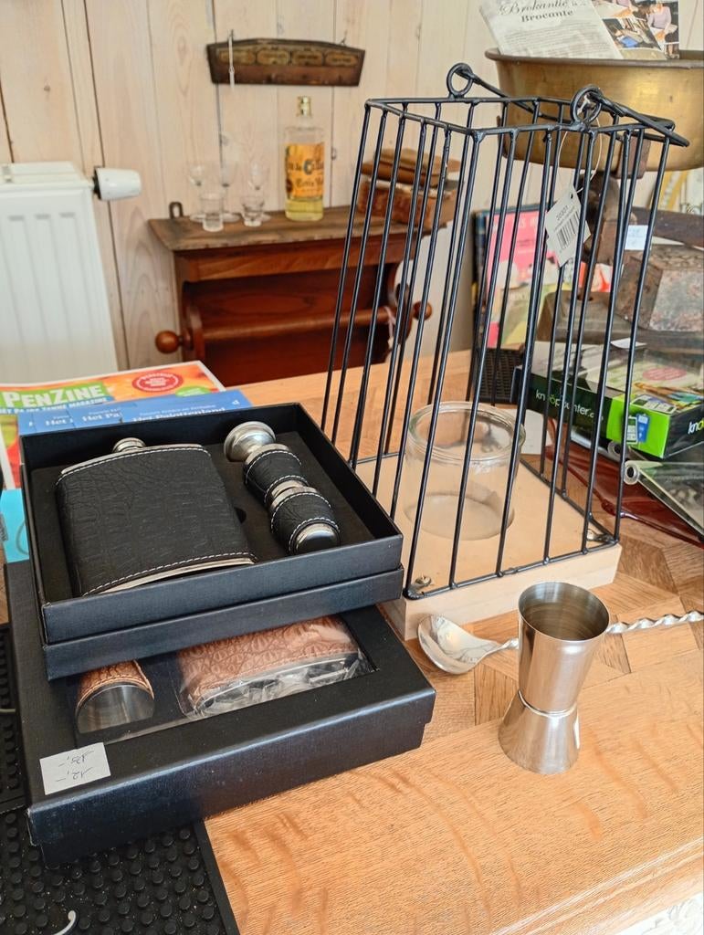Geschenkidee, likeursetje voor onderweg, zwart of beige, Huis en Inrichting, Woonaccessoires | Dienbladen, Nieuw, Overige materialen