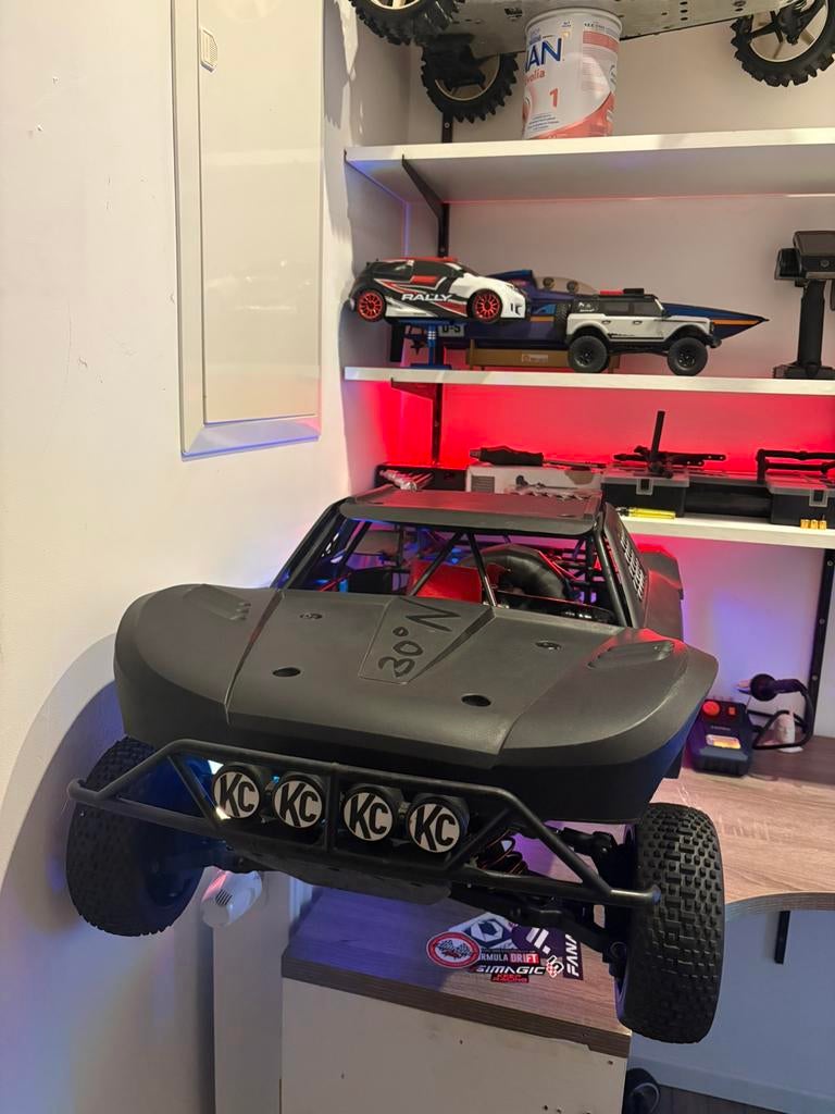 Losi 5ive T, Hobby en Vrije tijd, Modelbouw | Radiografisch | Auto's, Ophalen, Benzine, Auto offroad, Zo goed als nieuw