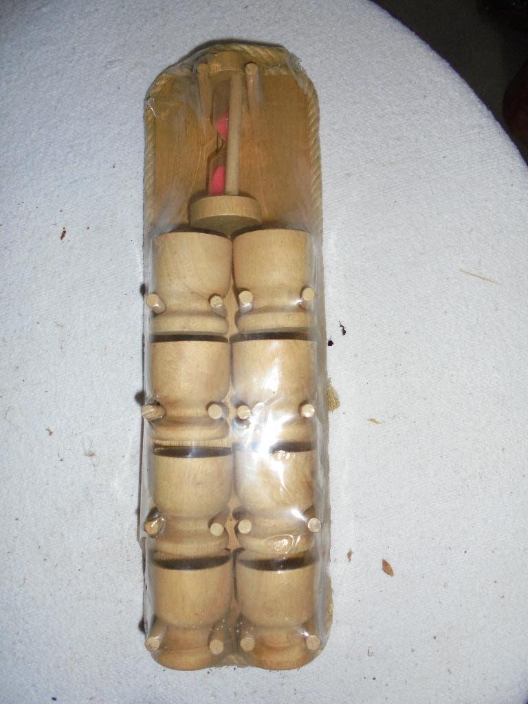 Houtenrekje met 8 eierdopjes, Huis en Inrichting, Overige typen, Hout, Nieuw, Ophalen of Verzenden