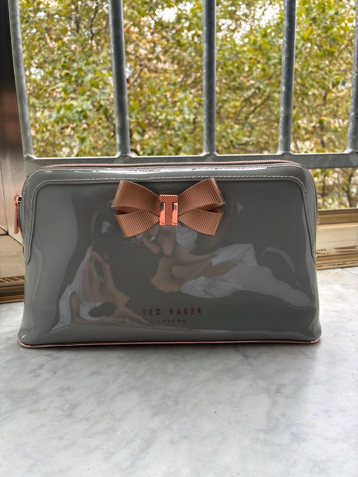 Ted Baker Londen MakeupBag Licht Grijs Roze Goud, Handtassen en Accessoires, Ophalen of Verzenden, Zo goed als nieuw, Grijs, Dame