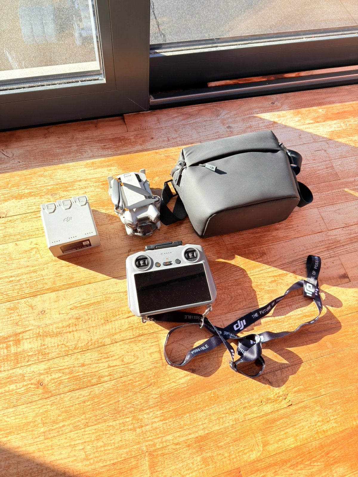 DJI Mini 4 Pro fly more combo, Audio, Tv en Foto, Cameradrone, 5 tot 10 kilometer, Nieuw, Ophalen of Verzenden