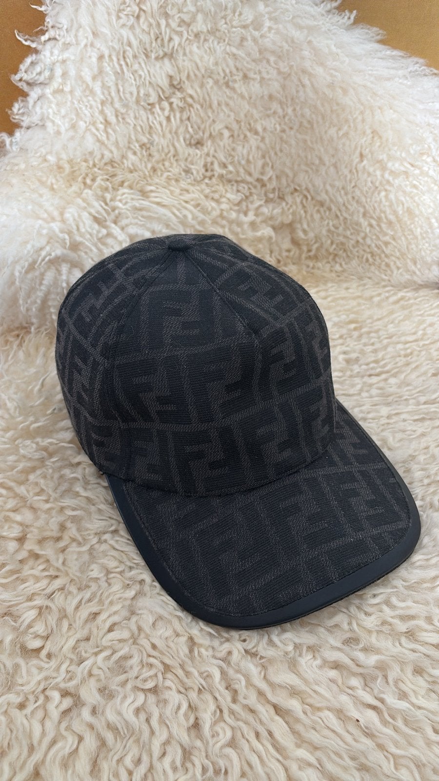 Casquette fendi noir, Enlèvement ou Envoi, Comme neuf, Casquette