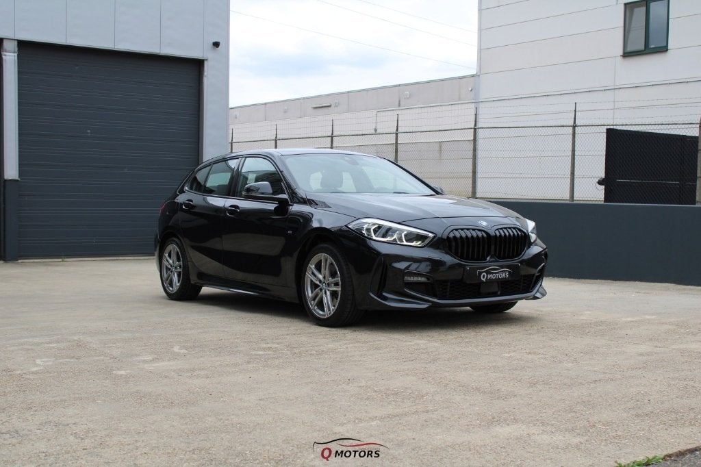 BMW 118 M SPORT-LED-CARPLAY-NAVI-PDC-GARANTIE, Auto's, BMW, Automaat, Zwart, Bedrijf, 5 deurs