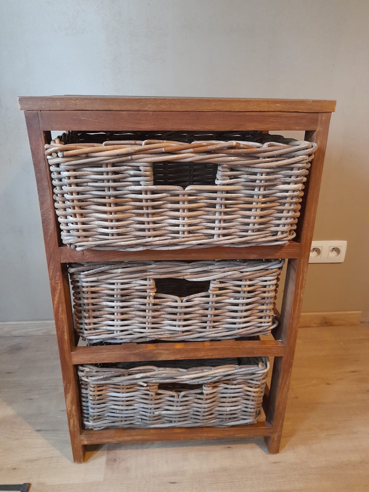 Massief kastje met rotan lades, Huis en Inrichting, Ophalen, Gebruikt