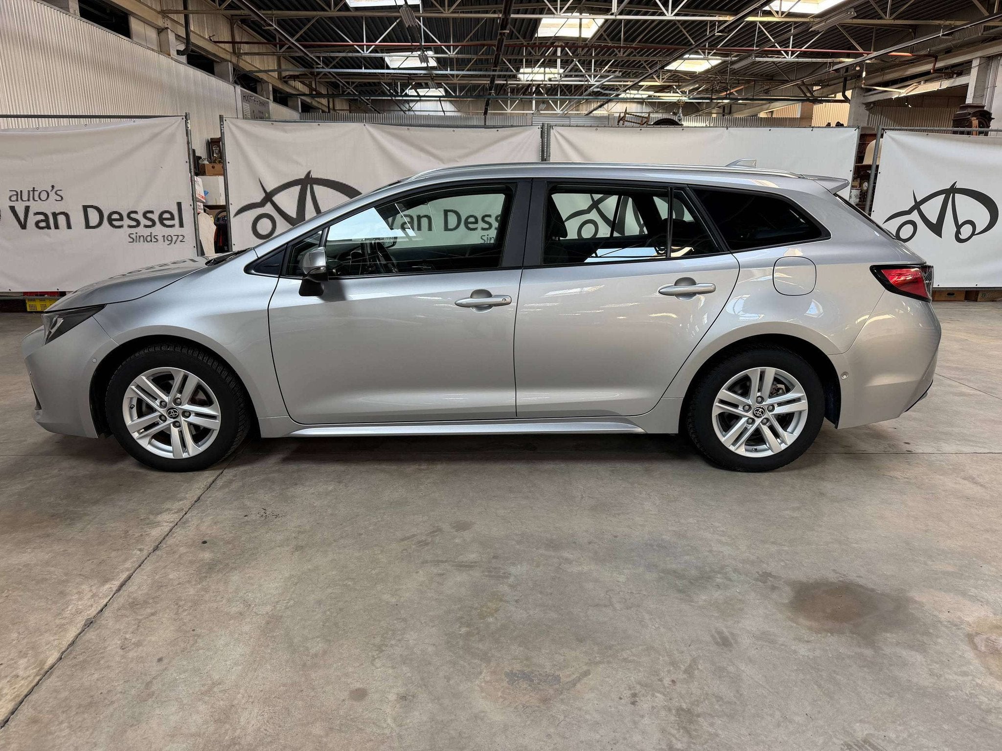 Toyota Corolla Corolla SW Hybrid 1.8 Dynamic GPF e-CVT Navi, Auto's, Toyota, Stof, Gebruikt, 4 cilinders, 72 kW