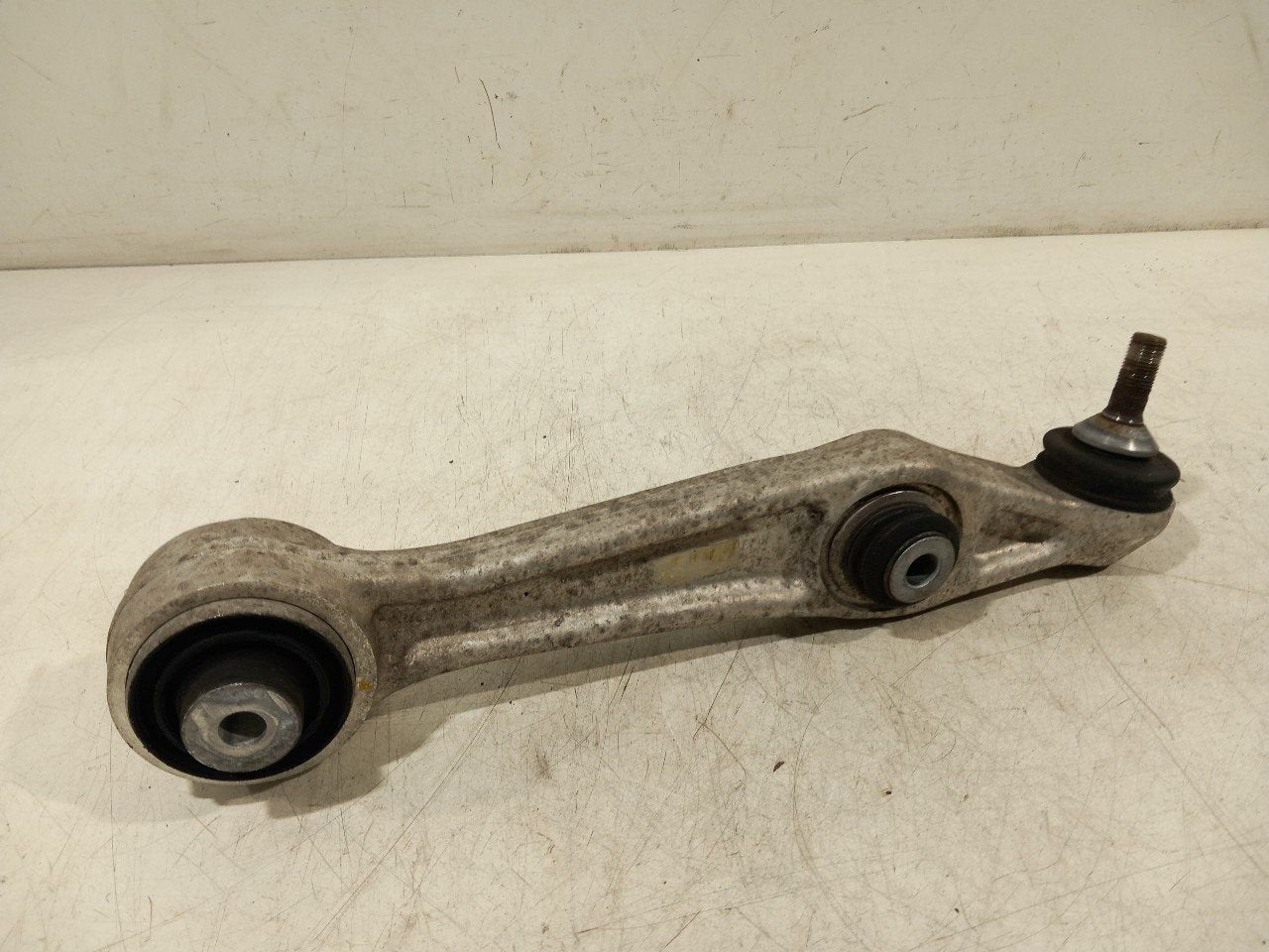 Draagarm links voor Tesla Model S, Onderdelen@venauto.nl, Van der Ven Autorecycling B.V., Gebruikt, Ettenseweg 76, 4706 PB Roosendaal, The Netherlands