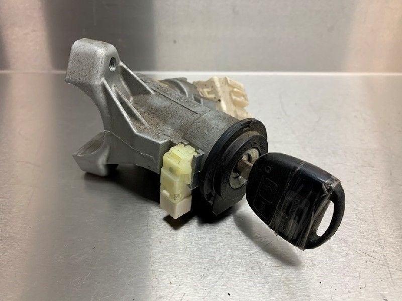 CONTACTSLOT + SLEUTEL Toyota Yaris II (P9) (01-2005/12-2014), Gebruikt, Toyota
