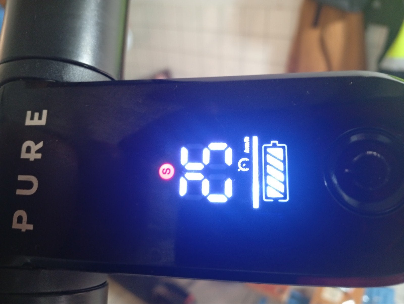 trotinette pure 3 Airpro Excellent état 500w, Enlèvement