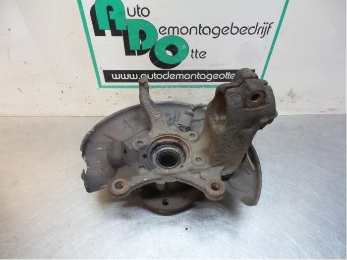 Fusee links-voor van een Volkswagen Caddy (Caddy 04-), Gebruikt, -, Volkswagen, -