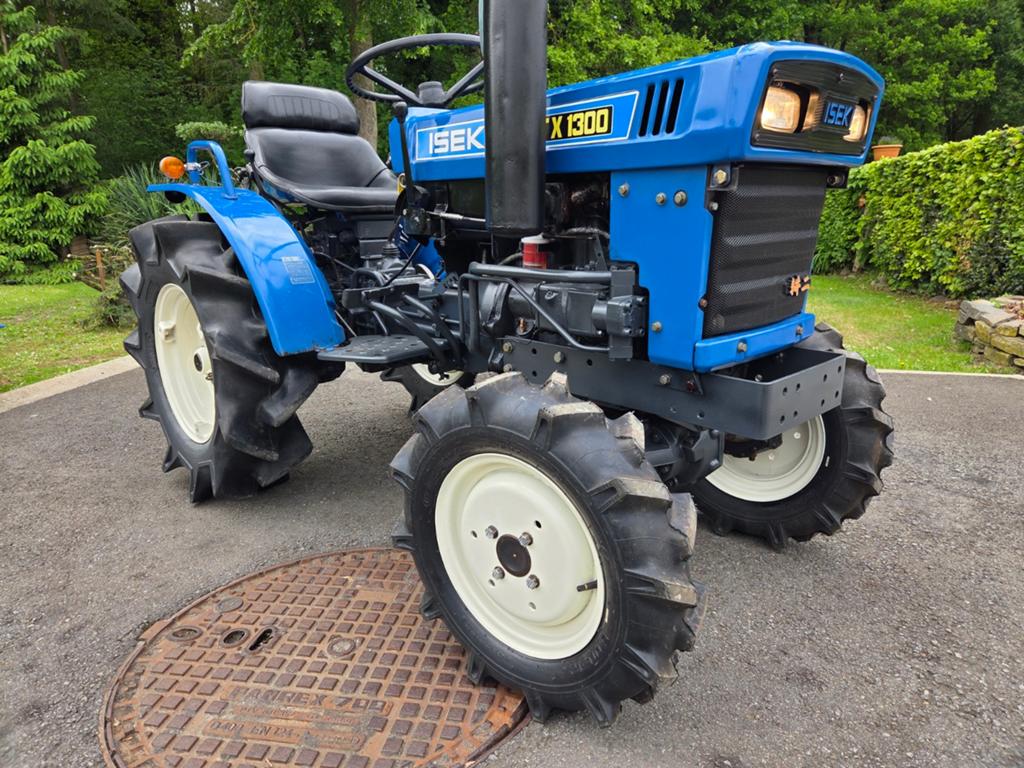 Iseki tx1300f 
/ Tracteur 4x4, Autres marques, Jusqu'à 2500, Jusqu'à 80 ch, Enlèvement