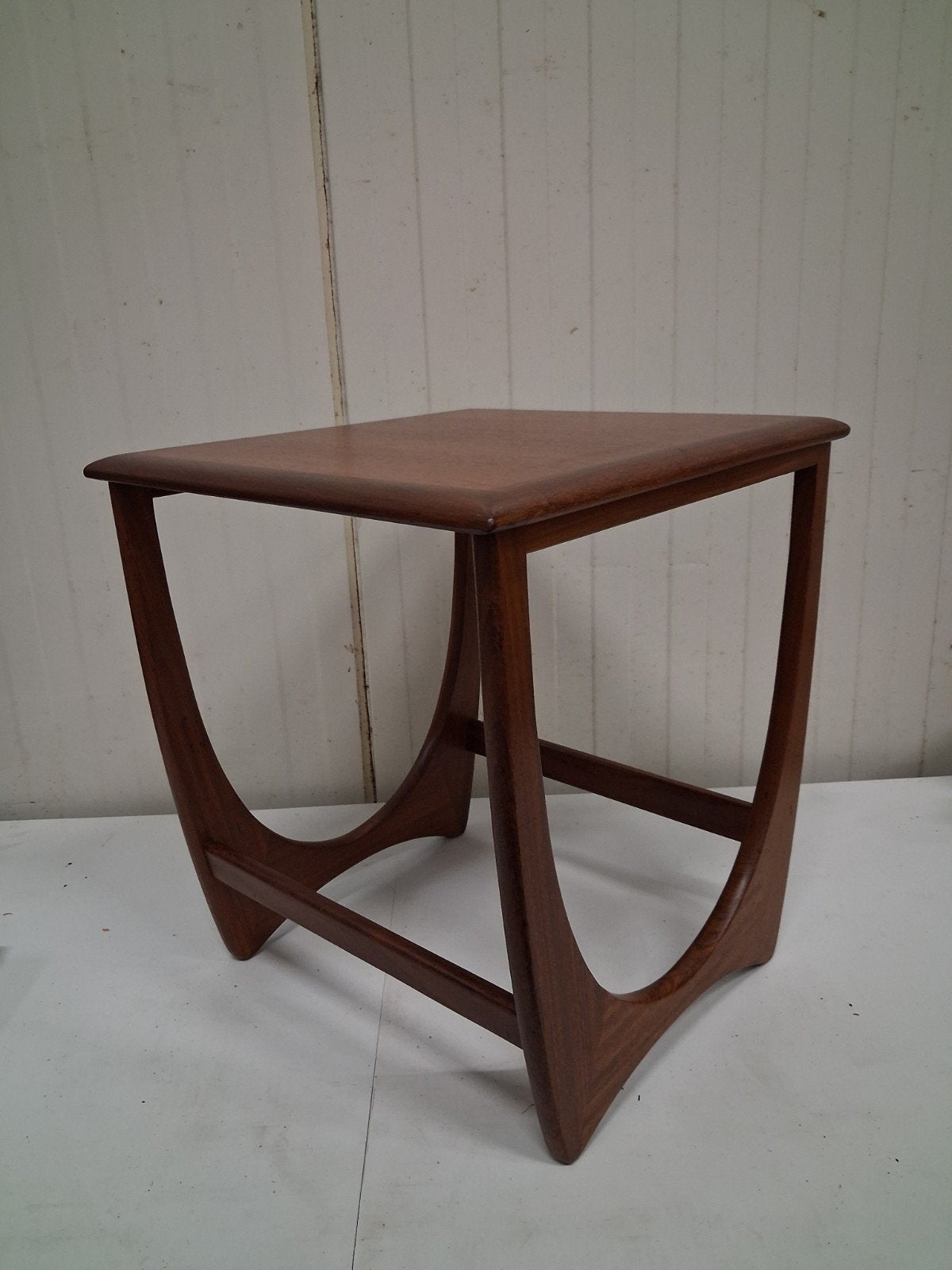 Vintage Bijzettafeltje  Victor Wilkins, Huis en Inrichting, Ophalen, Minder dan 50 cm, Minder dan 50 cm, Zo goed als nieuw