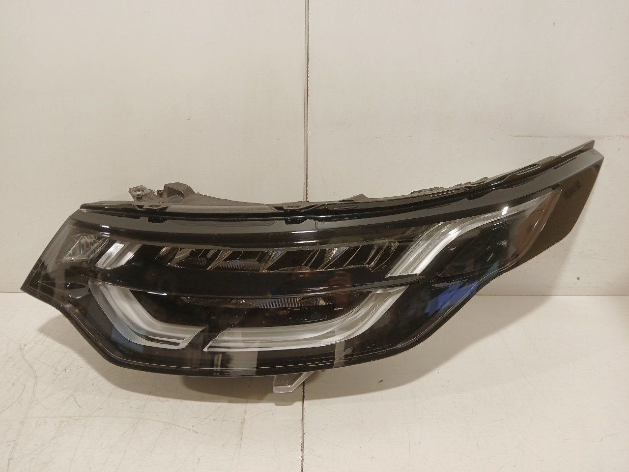 Koplamp links Land Rover Discovery, Onderdelen@venauto.nl, Van der Ven Autorecycling B.V., Ettenseweg 76, 4706 PB Roosendaal, The Netherlands