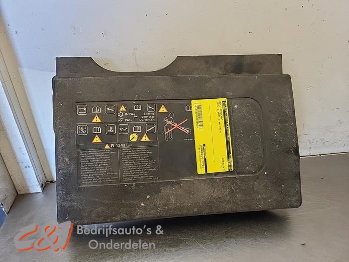 Couvercle de la batterie d'un Opel Vivaro, Autos : Pièces & Accessoires, Batteries & Accessoires, Opel, Utilisé, 3 mois de garantie