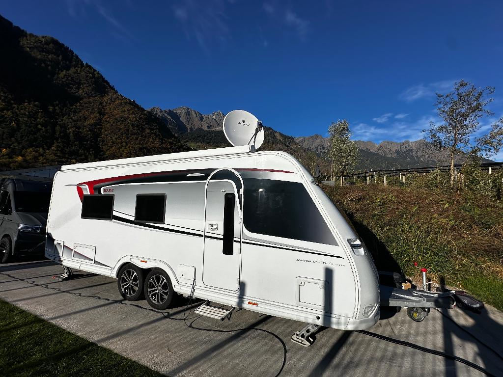 KABE Imperial 630 TDL FK + Mover E&P levelsysteem Oyster V85, Caravans en Kamperen, Caravans, 2 aparte bedden, Schokbreker, Kabe
