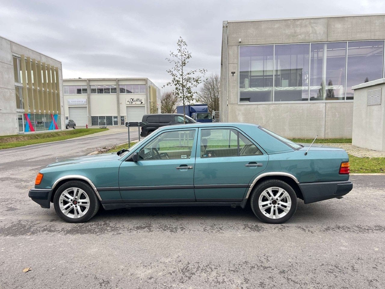 Mercedes-Benz E-Klasse E200 BENZINE Oldtimer * 1 Eigenaar *, foto 8