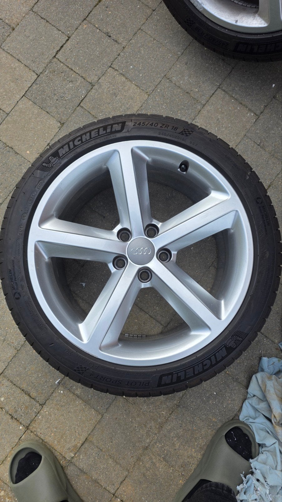 2 roues Audi OEM (jante + pneu), Pneus et Jantes, 245 mm, Véhicule de tourisme, Pneus été