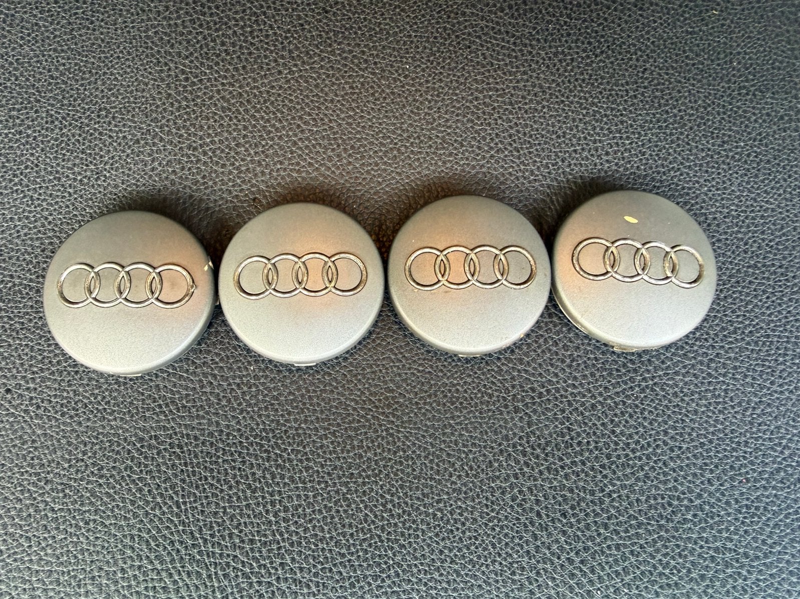 4 orgineele audi velg doppen, Auto-onderdelen, Ophalen, Gebruikt, Links, Audi