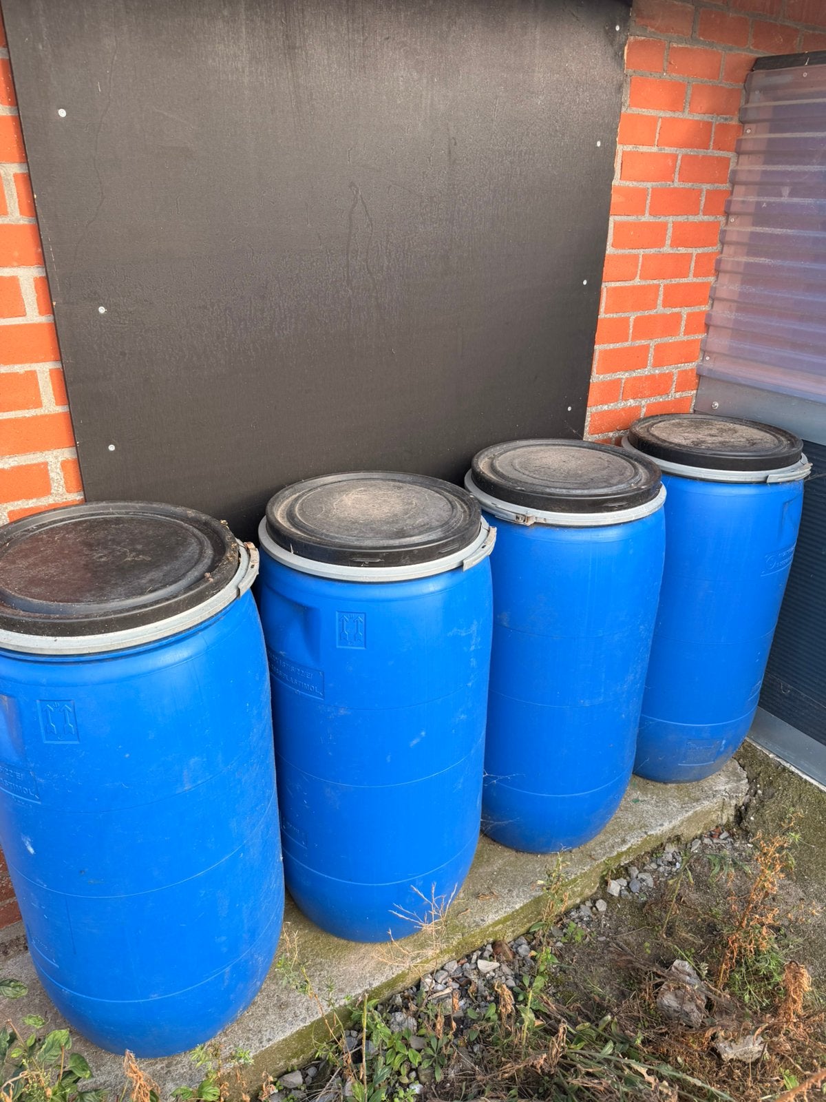 4 blauwe tonnen met deksel, Tuin en Terras, Ophalen, Zo goed als nieuw