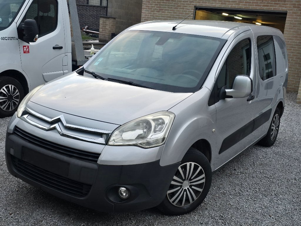 CITROEN BERLINGO 1.6 HDI 2010 /3 ZITTERS/259.000 KM/1.999 €, https://public.car-pass.be/vhr/575da541-536f-4add-928e-9897a9a50cd3