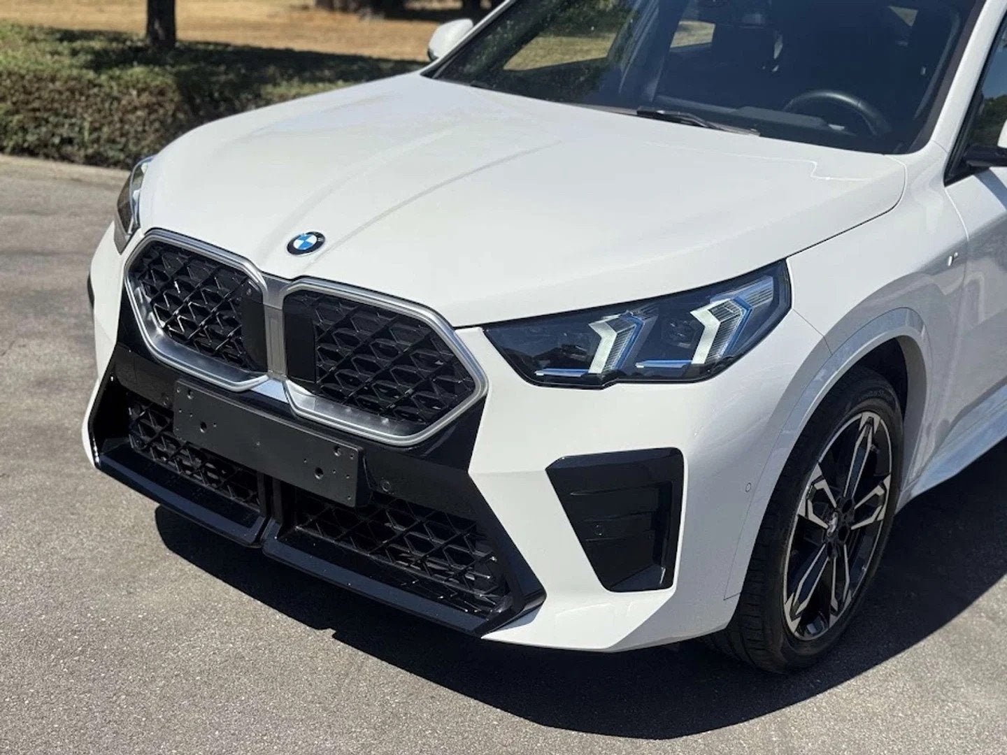 BMW X2 sDrive20i M Sport / HUD / 360CAM / ICONIC GLOW, Auto's, X2, Gebruikt, Zwart, 1645 kg