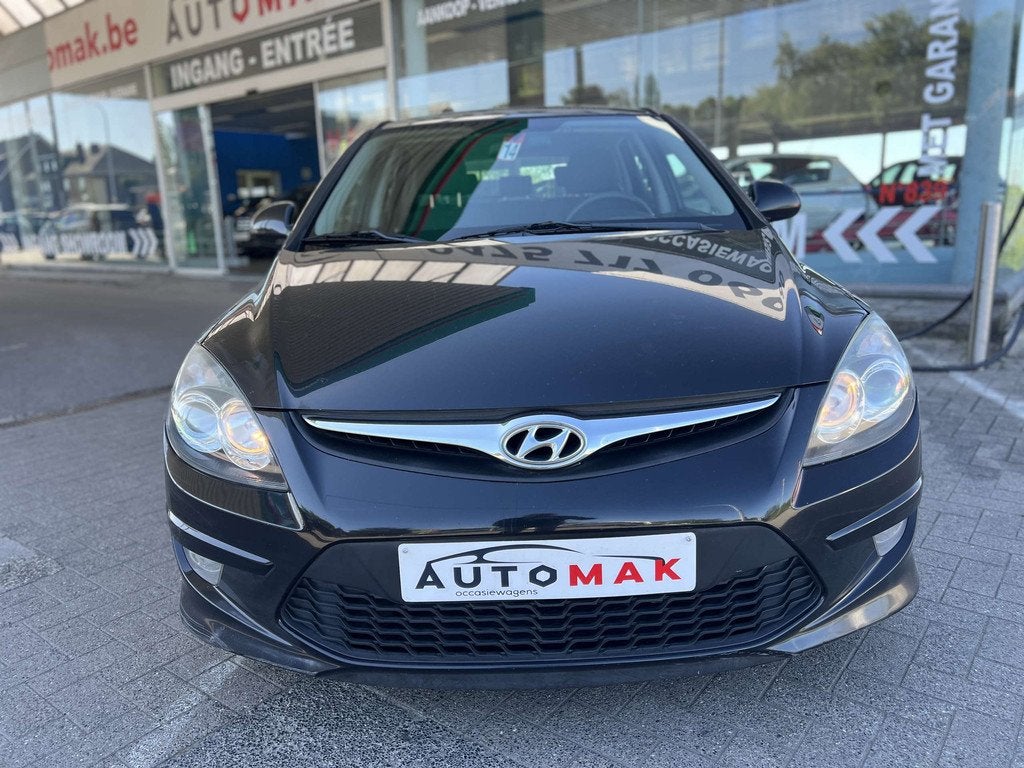 Hyundai i30 i30 1.6 CRDi U2 Blue Comfort Fleet Me Up ISG, Auto's, Voorwielaandrijving, Stof, Gebruikt, Zwart